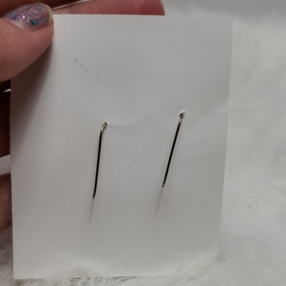 Unique dangling style earrings - Picture 3 of 5